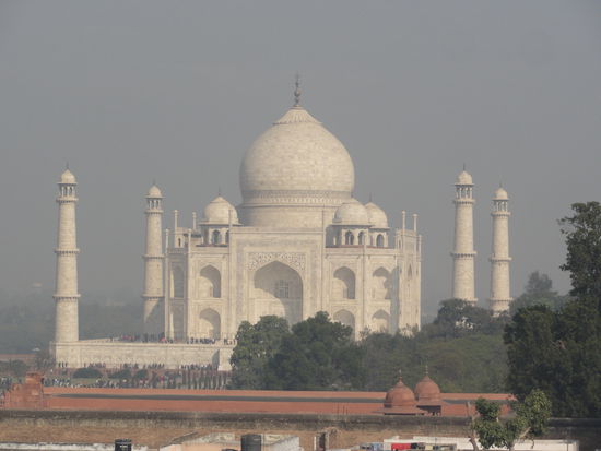 Obwohl das eigentliche Mausuleum im Inneren eher winzig klein ist, wirkt dieser Bau vor allem aus der Ferne sehr imposant. Ein ganz besonderes Erlebnis, hier gewesen zu sein!