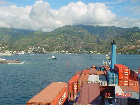 Einfahrt nach Papeete