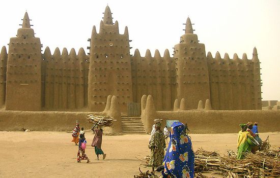 Holzverkauf vor der Grossen Moschee