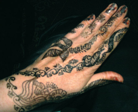 meine Hennahand "moderne Technik" in Bamako