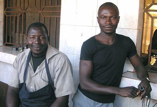 Die Eisenwarenhändler sind fasziniert von meiner Kamera