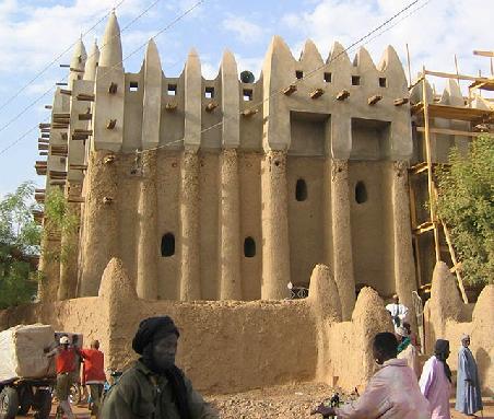 Die Moschee wird ausgebessert (Mopti)