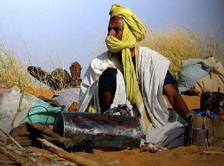 Mohamed in einem unserer Nachtlager unterwegs, irgendwo, in der Sahara, nördlich von Timbuktu