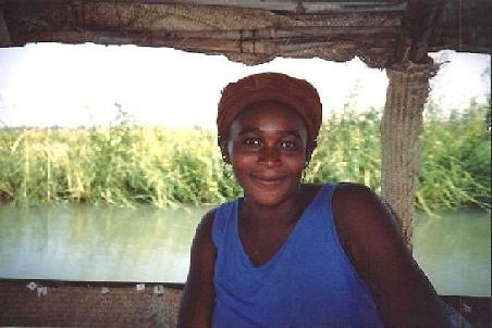 Auf dem Nigerfluss in einem Boot zur Ueberquerung zur roten Düne von Gao