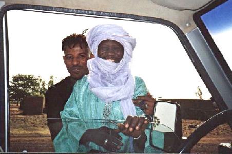 Unterwegs angetroffen
(Foto aus dem Auto, zwischen Mopti und Douentza)