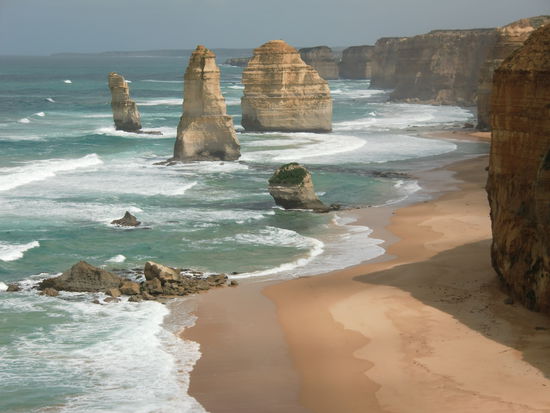 Auch Apostel gehen den Weg alles Irdischen.   Von den urspruenglich 12 stehen noch 8.