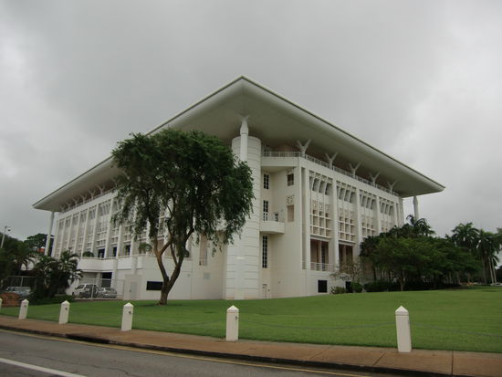 Das Parlamentsgebaeude, in dem auch die oeffentliche Bibliothek ist.
