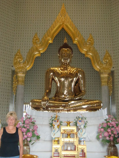 Der goldene Buddha und Susi.