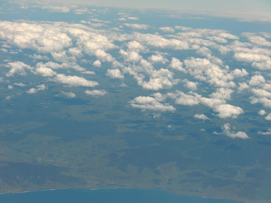 Mit dem Flieger zum "Land der grossen weissen Wolke", wie Neuseeland bei den Maori heisst.