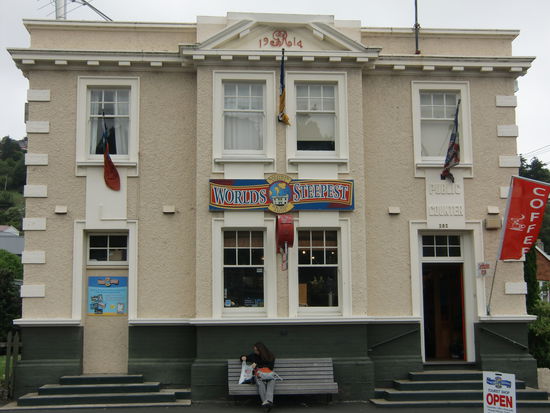 Die nahe Gaststaette heisst "Die Schraegste".