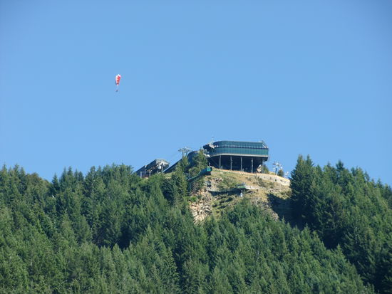 Queenstown gilt als die Stadt des Adrenalins. Raffting, Drachenfliegen, Wildwassersurfen, Bungeespringen, Snowborden ... zaehlen zu den touristischen Angeboten.