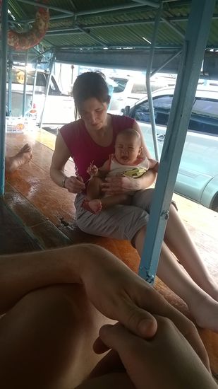 Aufruf an alle Mütter: Böbs braucht dringend Übung im Babysitten!