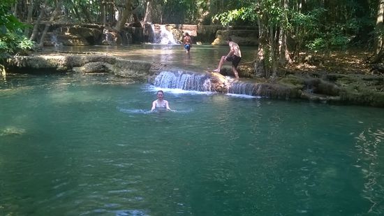 Erfrischen in den Wasserfällen