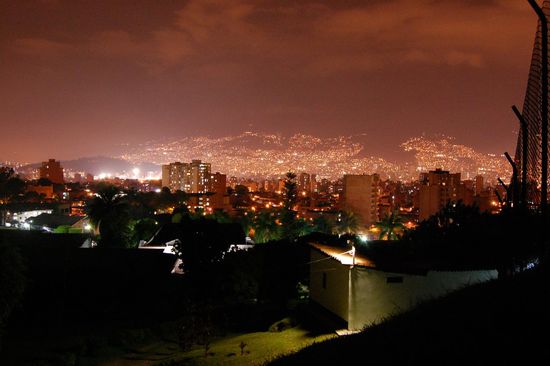 Panorama mit Skyline und Suburbs.