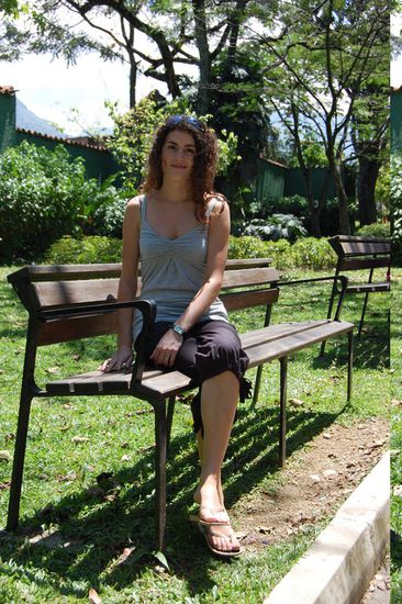 Die Bänke sind hier besonders hoch. Frag mich, wie die kleinen Südamerikaner da raufkommen...?