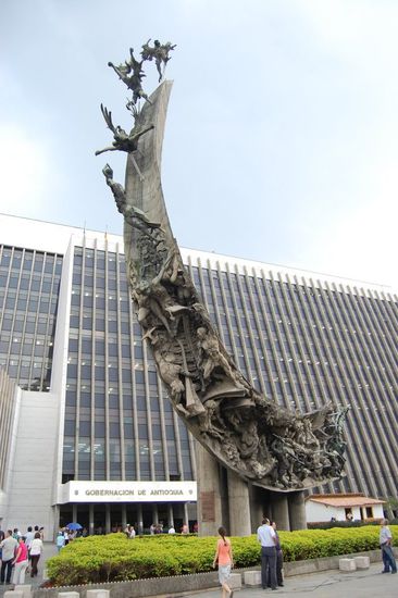 Waaaasssserrutschen fetzt, aber geht doch mal weg da unten!
Der blaue Himmel trügt übrigens am Photo.