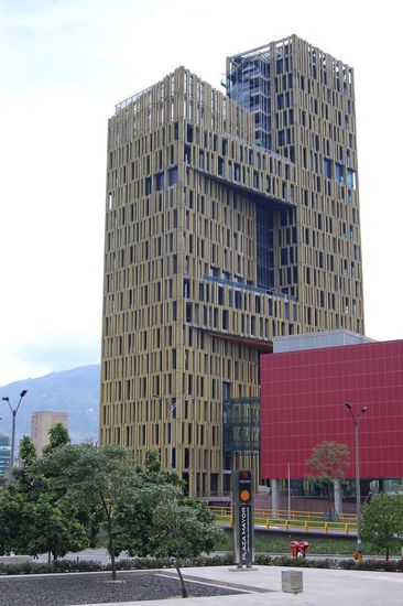 Das extravagante Gebäude aus der Nähe