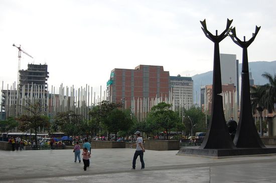 Park des Lichtes mit den vielen Stangen. Soll in der Nacht recht nett sein, aber da regnets praktisch immer.