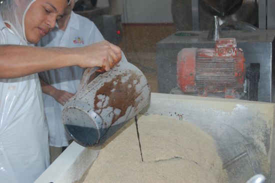 Hier wird langsam Schokolade eingerührt...