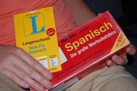 Mit solchen Lernhilfen wird einem das Lernen leicht gemacht.
Danke Gogi, für die Wortschatzbox (hab ich mal von dir zum 
Geburtstag bekommen)!
Danke Ferran für das Verb-Fix. Hat uns hier schon sehr geholfen mit diesen vielen Konjugationen!