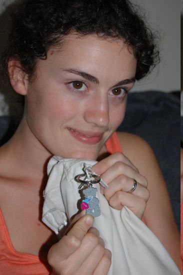 Mein treuer Begleiter an meiner Handtasche. Die zweite Hälfte muss wohl irgenwo in Wien unterwegs sein! Danke Jana!!!