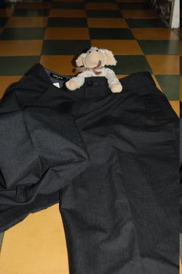 Und diese Hose hat mir Onkel Matthias mal geschenkt. Ich trage sie hier als elegante Hose - danke!