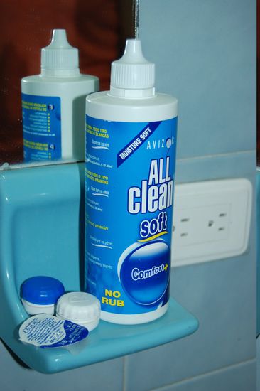 Ein ganzes Rucksackfach von Mimi ist voll mit Kontaktlinsen und Pflegematerial! Danke fürs Sammeln lieber Alexey und liebe Mama!