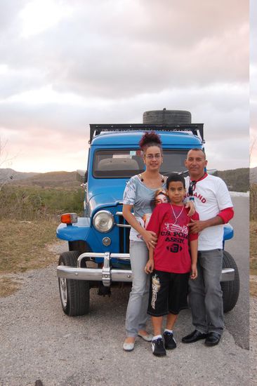 Unser Chauffeur Ben mit seiner Frau und Sohn Andy, dahinter Wily.