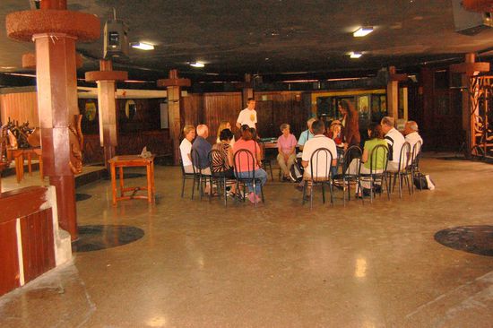 Unser erstes Vormittagstreffen in der Diskothek des Hotels.