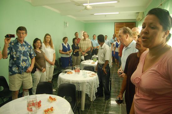 Das ganze versammelte Team mit allen Pastoren der Gemeinden vor Ort. Ganz rechts Lilian, die Pastorin unserer Gemeinde in Gibara.