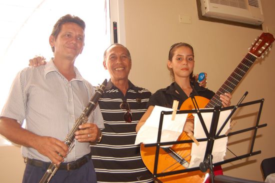 Eines schönen Nachmittags, ist plötzlich die Gruppe "Trio de Rosalie" aufgetaucht, hat begonnen zu singen und uns alle motiviert...