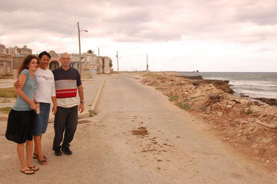Verdauungsspaziergang an der Küste von Gibara.