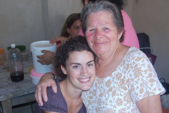 Mimi und ihre "Abuelita" (Oma) in Kuba. 