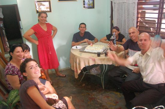 Gleich danach Mimis Geburtstagsparty in Roberts Haus. 