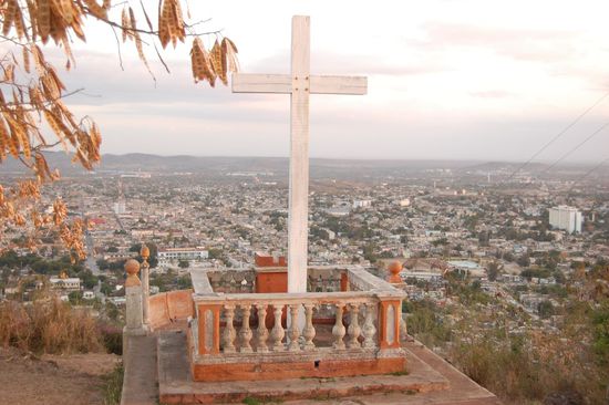Loma de la cruz (Hügel mit Kreuz), DIE Sehenswürdigkeit in Holguin...