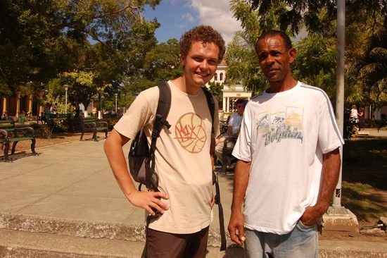 Auf einmal hat uns wer auf Deutsch angesprochen...  Unser Freund hier hat in den 80ern ein paar Jahre in der DDR gearbeitet, in Leipzig. 