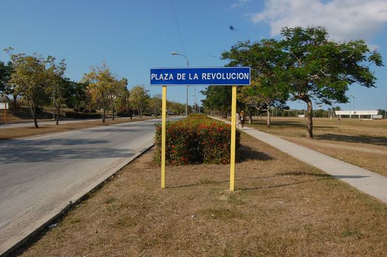 An einem anderen Nachmittag haben Lily, Markus, Mimi und ich den "Plaza de la Revolucion" aufgesucht.