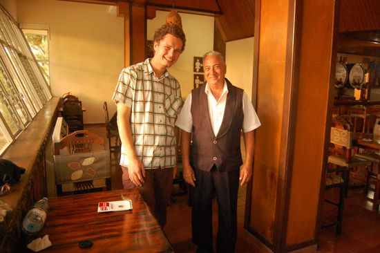 Der Kellner war so ein lieber Kerl und konnte sogar ein paar Brocken deutsch. Es ging einem echt durchs Herz wenn er erzählt hat, dass das ein wunderschönes Restaurant ist, aber leider die Gäste fehlen...