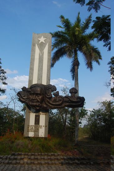 Grabmal der Mutter eines Nationalhelden.