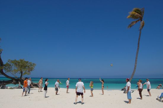 Ein provisorisches Volleyballfeld...lasst die Spiele beginnen!