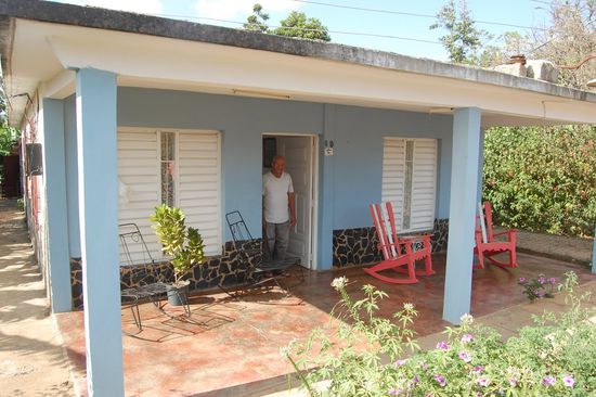 Mario vor seinem Haus, dem Casa Particular, in dem wir drei Nächte lang seine Gäste waren.