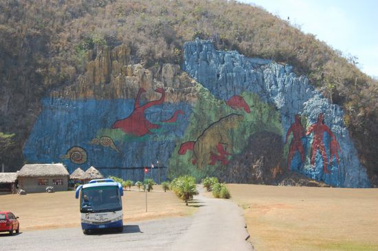 "Mural de la prehistoria" - eine Felswand wird mit Dinosauriern bemalt!