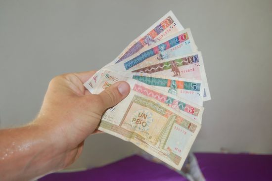 Hier mal ein Blick auf Kubas "Convertible Peso", das Touristengeld - Kurs ist direkt an den US-Dollar gekoppelt, allerdings fallen beim Tauschen 10% Gebühren an! Hier waren wir glücklich, unseren Euro zu haben.
