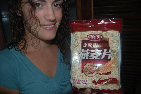 Importierte Haferflocken aus China von der Tankstelle ums Eck sollten für die nächsten Tage unser Frühstück sein. 