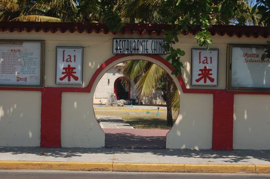 Für alle unsere Kärntner bzw. Exilkärntner: Der Weg ist frei, ihr dürft den Fasching nach China exportieren!  (Lai Lai heißt "Komm, komm", hat uns der Busfahrer aufgeklärt)