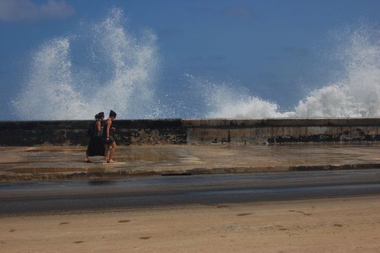 Die Gischt kühlt diese Touristen ab. Hat lustig ausgeschaut, war aber nix für die Kamera.