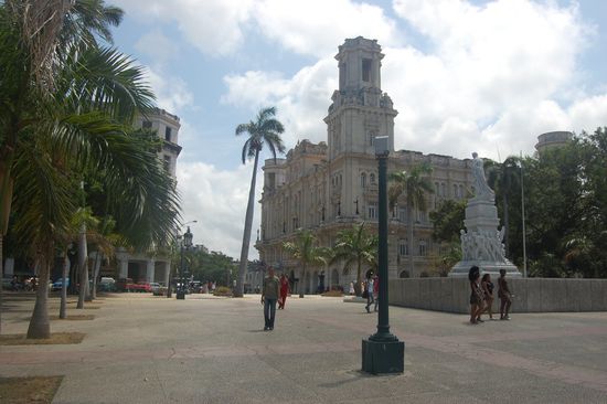 Statue des Volkshelden José Martí rechts