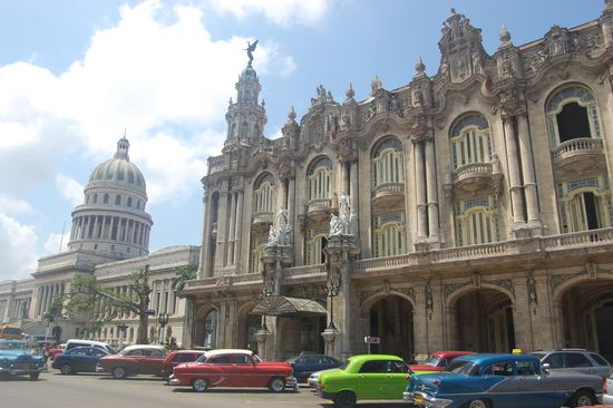Kapitol links hinten und viele bunte amerikanische Träume. 