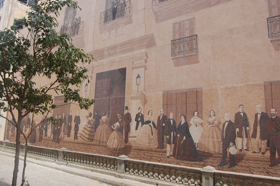 Dahinter wird irgendwas gebaut