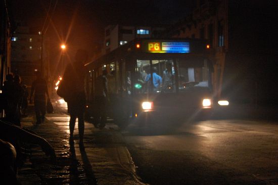 Um acht sind Ariel und Stefan dann noch zum alltäglichen Kanonenkugel abfeuern gefahren bzw. dann gerannt. Ein Panoramaphoto "Havanna bei Nacht" lade ich beizeiten noch hoch...